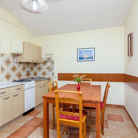 For Families With Children Banjole, - 2258 Apartamento Pula