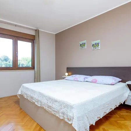 Apartamento For Families With Children Banjole, - 2258