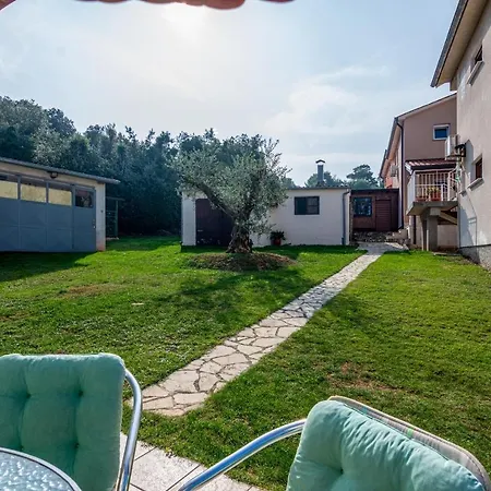Apartamento For Families With Children Banjole, - 2258 *