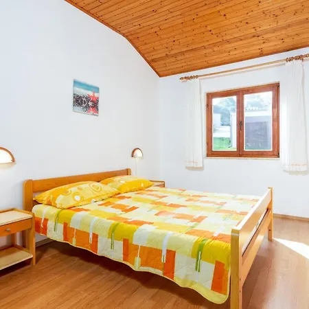 Apartman For Families With Children Banjole, - 2258