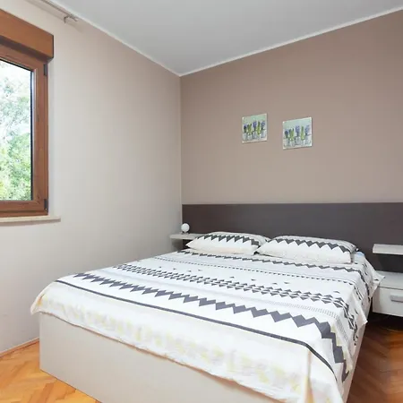 Apartman For Families With Children Banjole, - 2258