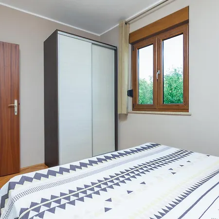 Apartamento For Families With Children Banjole, - 2258