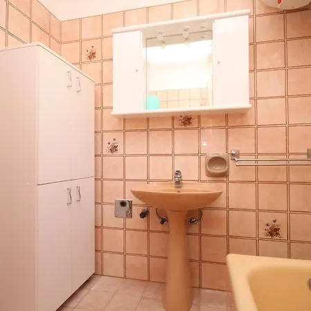 For Families With Children Banjole, - 2258 بولا