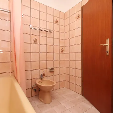 Apartamento For Families With Children Banjole, - 2258